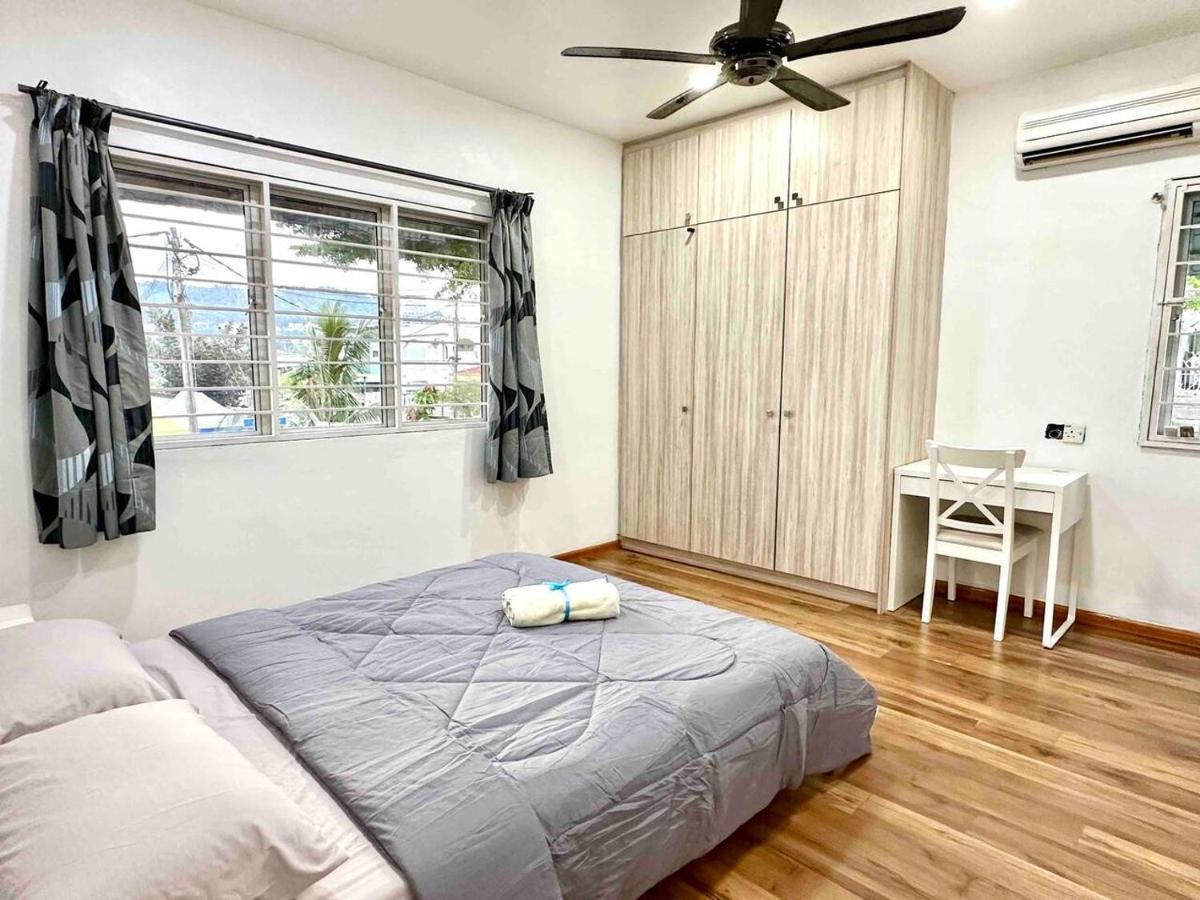 Rumah percutian Corner With Garden And Private Parking