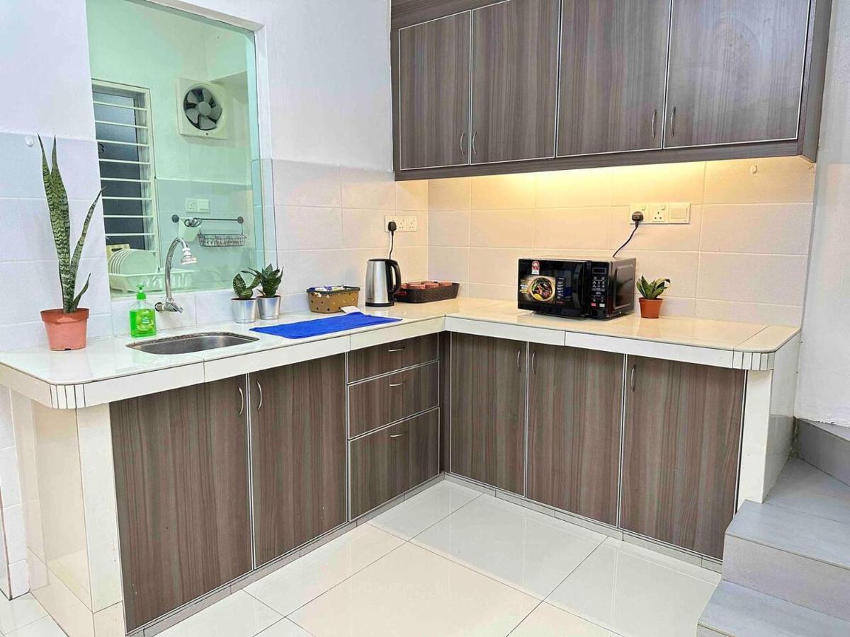 Rumah percutian Corner With Garden And Private Parking