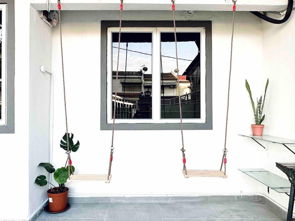 Corner With Garden And Private Parking Rumah percutian Kuala Lumpur