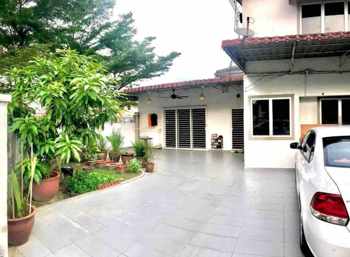 Rumah percutian Corner With Garden And Private Parking