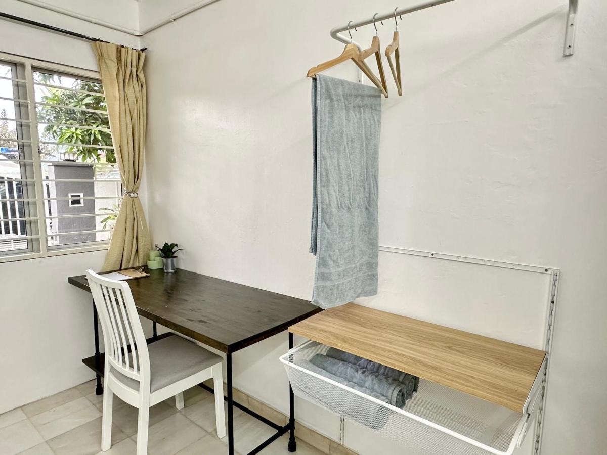 Corner With Garden And Private Parking