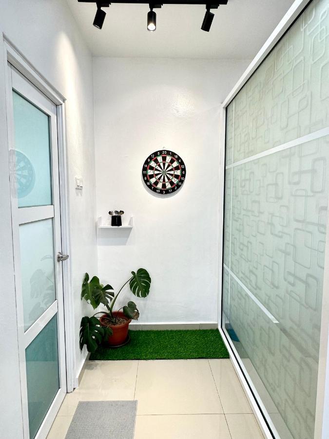 Corner With Garden And Private Parking Rumah percutian Kuala Lumpur
