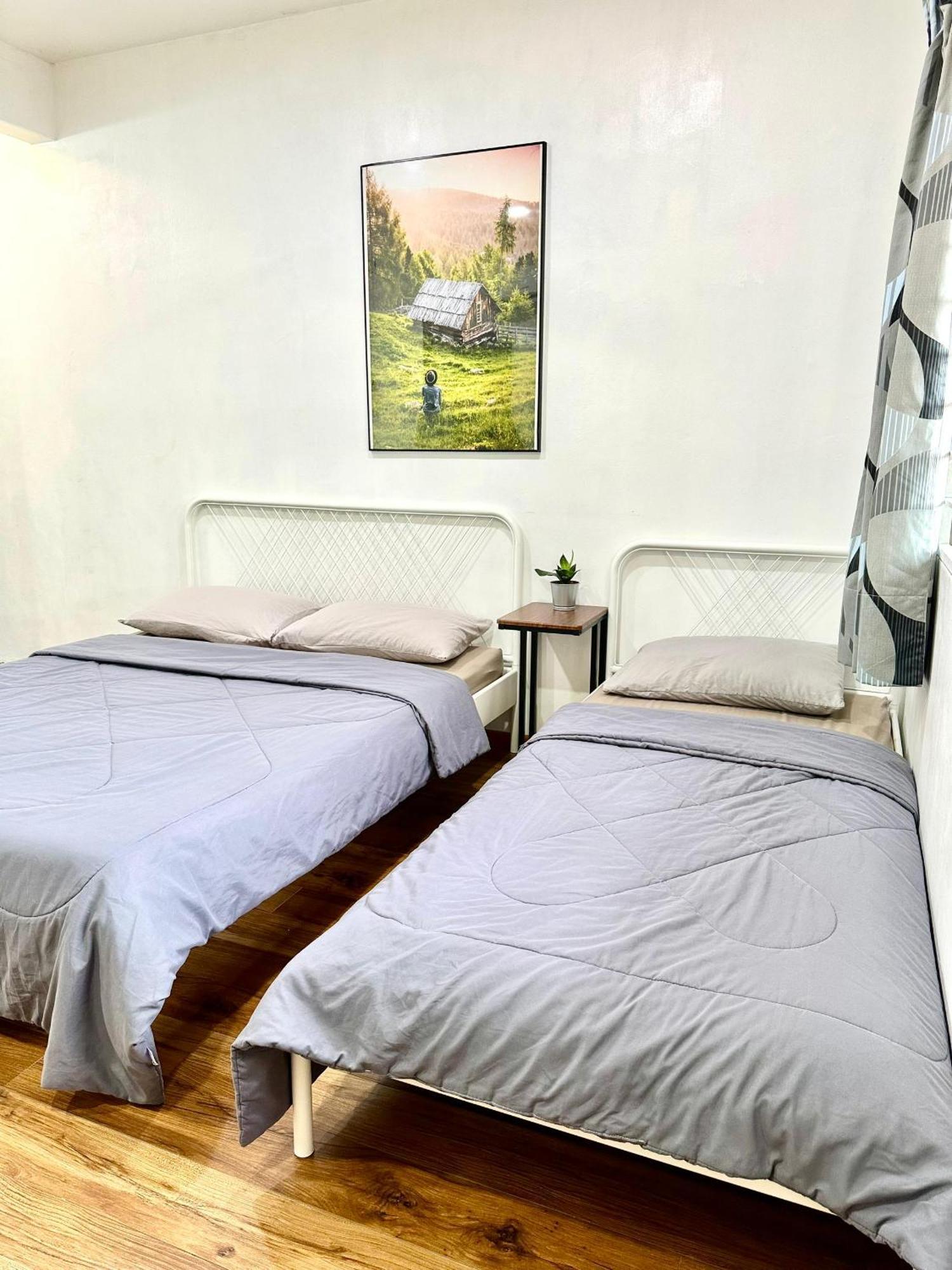 Corner With Garden And Private Parking *